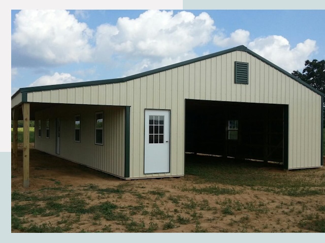 Строительство конюшен в Соли-Илецке