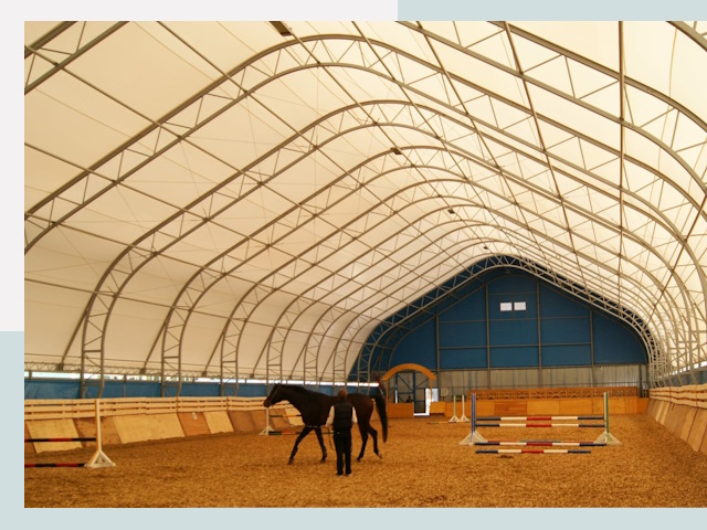 Строительство конных манежей в Соли-Илецке